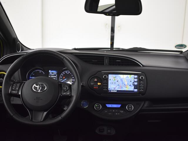 Toyota YARIS 1.5 Hybrid Bi-Tone | Panoramadak | Stoelverwarming | Navigatie