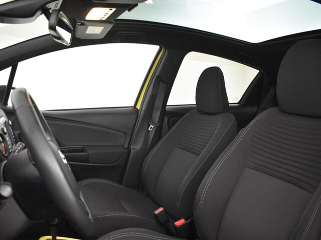 Toyota YARIS 1.5 Hybrid Bi-Tone | Panoramadak | Stoelverwarming | Navigatie