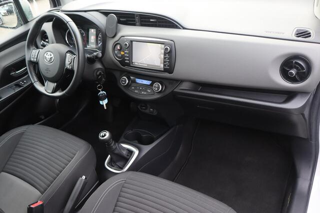 Toyota YARIS 1.0 VVT-i Aspiration Navigatie, Camera, Climate control, Cruise control