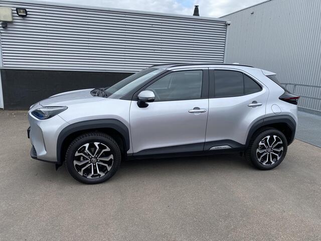 Toyota YARIS Cross 1.5 Hybrid Dynamic LED, Smart Key, Privacy glass, Navigatie, Apple CarPlay/Android Auto, achteruitrij camera, adaptieve cruise control, LM velgen, Climate control
