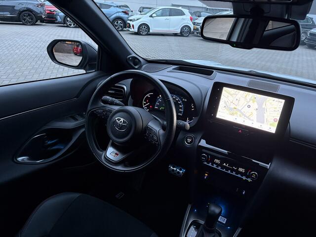 Toyota YARIS Cross 1.5 Hybrid GR Sport | Panodak | Elk. A-klep | JBL | Blind Spot | Head Up | Prijs Rijklaar!!