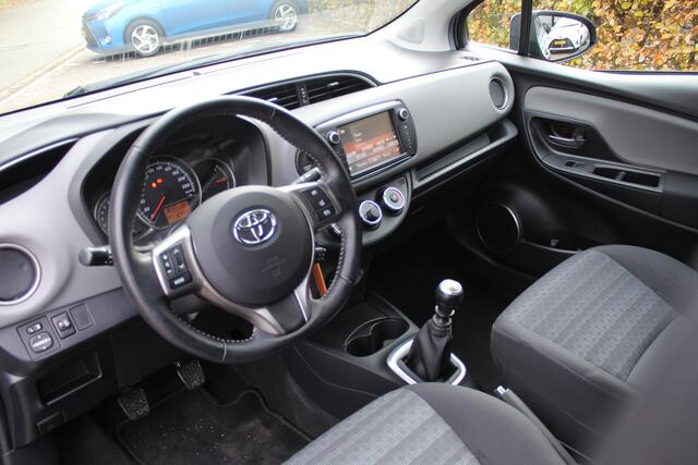 Toyota YARIS 1.3 VVT-i Aspiration | Rijklaar | Cruise | Airco | Camera | Bluetooth | NL-auto | Dealer onderhouden