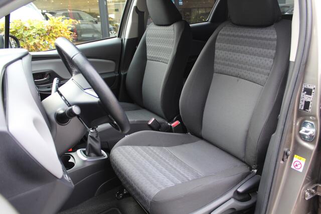 Toyota YARIS 1.3 VVT-i Aspiration | Rijklaar | Cruise | Airco | Camera | Bluetooth | NL-auto | Dealer onderhouden