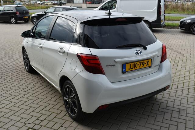 Toyota YARIS HYBRID BI-TONE Plus