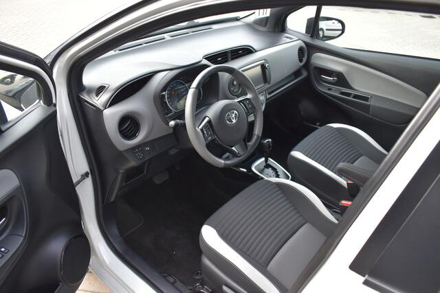 Toyota YARIS HYBRID BI-TONE Plus