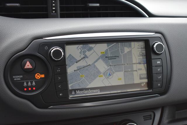 Toyota YARIS HYBRID BI-TONE Plus