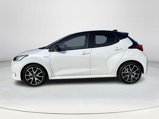 Toyota YARIS 1.5 Hybrid Executive | Bi-tone | Carplay | Head up display | Dode hoek detectie | 17 inch LM-velgen |