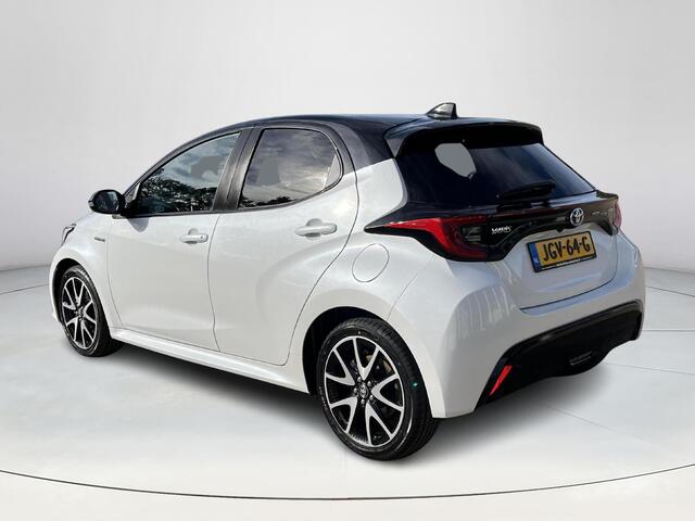 Toyota YARIS 1.5 Hybrid Executive | Bi-tone | Carplay | Head up display | Dode hoek detectie | 17 inch LM-velgen |