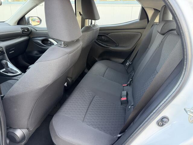 Toyota YARIS 1.5 Hybrid Dynamic Dealer Onderhouden Cruise Carplay