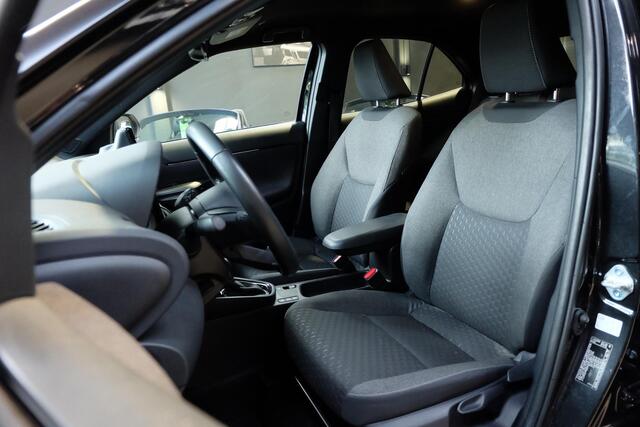 Toyota YARIS Cross 1.5 Hybrid 115 First Edition / Fabrieksgarantie t/m '34 / Stuurverwarming