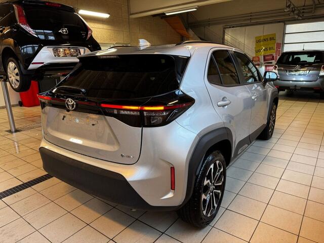 Toyota YARIS Verwacht! 1.5 HYBRID Style Safety, Camera, Carplay, Stoel/Ruit Verw. Z.G.A.N.