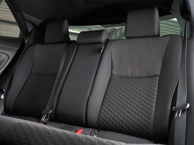 Toyota YARIS Cross 1.5 Hybrid 130 Executive | Stuurwiel- En Stoelverwarming | Achteruitrijcamera | Draadloos Telefoonlader | Apple CarPlay/ Android Auto | Botsherkenning | Grootlichtassistent