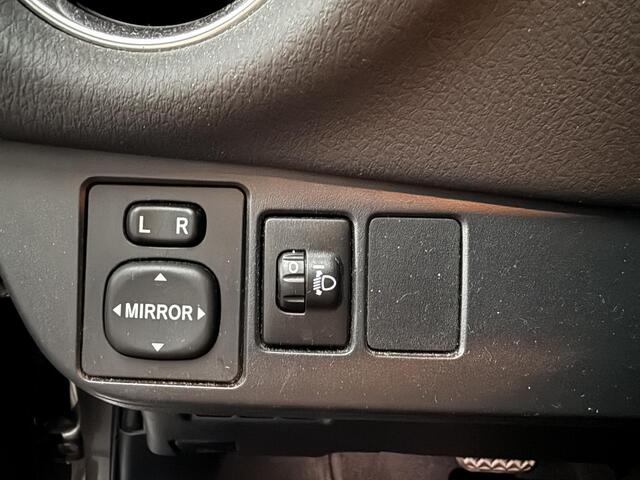 Toyota YARIS 1.5 Hybrid Executive 1e eigenaar, Nederlandse auto, dealeronderhouden, cruise control, halfleder, navigatie, slechts 38.992 KM!