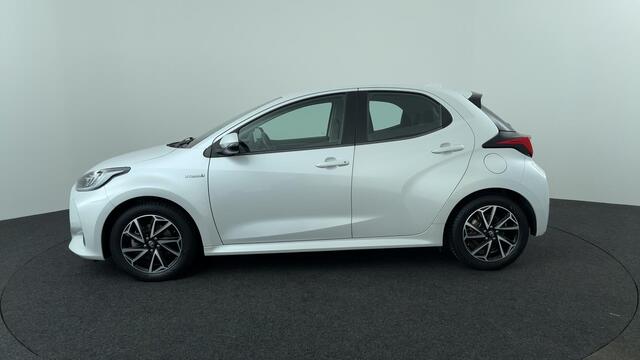 Toyota YARIS 1.5 Hybrid Dynamic | P.cam | LED | Navi