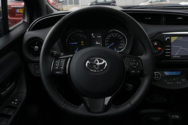 Toyota YARIS 1.5 Hybrid Bi-Tone Plus | Fietsendragerbeugel | Panoramadak |