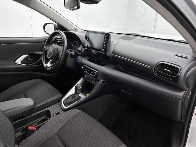 Toyota YARIS 1.5 Hybrid Dynamic | Stoelverwarming | Head up Display | LM Velgen | Apple Carplay / Android Auto |