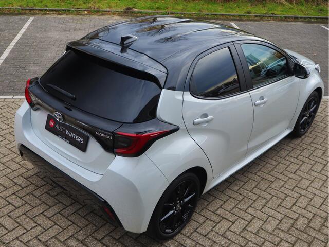 Toyota YARIS 1.5 Hybrid Executive Black&White | Stoelverwarming | Cruise Control | Carplay | Camera | Tot 10Jr. Garantie |