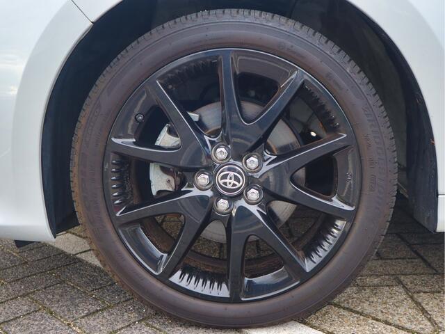 Toyota YARIS 1.5 Hybrid Executive Black&White | Stoelverwarming | Cruise Control | Carplay | Camera | Tot 10Jr. Garantie |