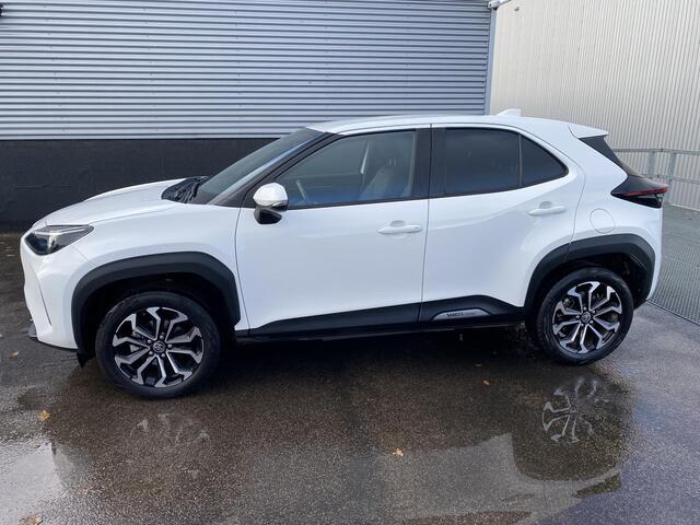 Toyota YARIS Cross 1.5 Hybrid First Edition Trekhaak, 1e eign. NL-auto, Navigatie, Privacy glass, LED, Smart Key, Achteruitrijcamera, Adaptieve cruise control