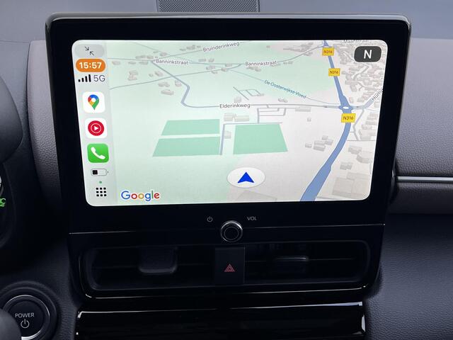 Toyota YARIS Cross 1.5 Hybrid 130 Launch Edition / Fabrieksgarantie tot 05-2027 < 100.000km, tot 10 jaar mogelijk ** / Facelift / Panoramadak / Dealer onderhouden / Stoelverwarming / Adaptieve CC / Navigatie (abbo) / Apple Carplay Android / 18" LM Wielen /