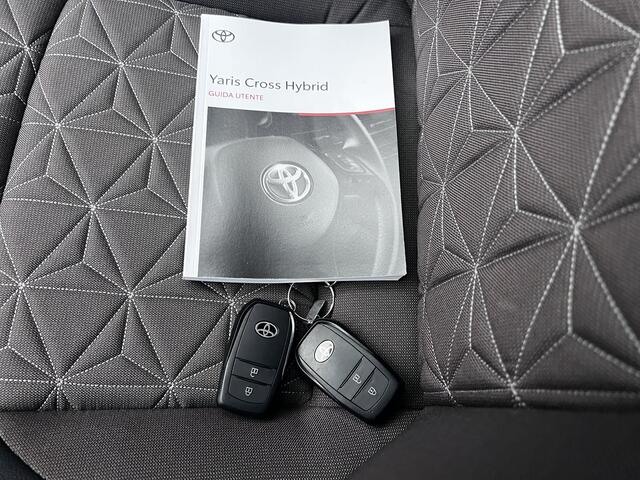 Toyota YARIS Cross 1.5 Hybrid 130 Launch Edition / Fabrieksgarantie tot 05-2027 < 100.000km, tot 10 jaar mogelijk ** / Facelift / Panoramadak / Dealer onderhouden / Stoelverwarming / Adaptieve CC / Navigatie (abbo) / Apple Carplay Android / 18" LM Wielen /