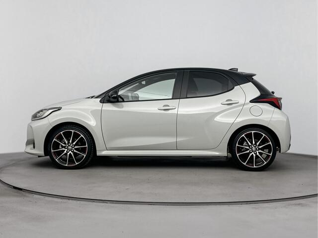 Toyota YARIS 1.5 Hybrid GR Sport | Garantie t/m 01-2033 mogelijk | Apple Carplay / Android Auto | Stoelverwarming