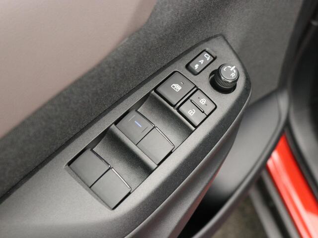 Toyota YARIS Cross 1.5 Hybrid Executive / Trekhaak Afneembaar / 100% onderhouden / NL Auto / HUD / Stoelverwarming / Cruise Adaptief / Achteruitrijcamera / Apple Carplay / JBL Soundsystem /