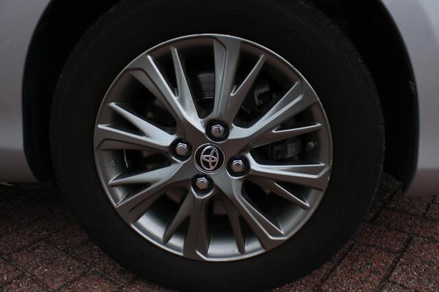 Toyota YARIS 1.5 Hybrid Aspiration |Clima|Getint glas|LM velgen|Mistlampen|Leder stuur|Metallic lak