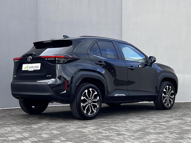 Toyota YARIS Cross 1.5 Hybrid 115 Dynamic / tot 10 jaar garantie* / Camera / Voorruit-, stuurwiel- en stoelverwarming / Navigatie via Android Auto Apple Carplay / 17"LM wielen /