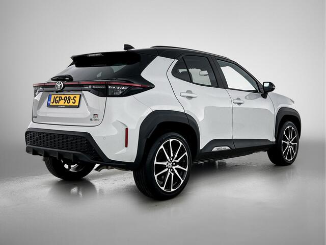 Toyota YARIS Cross 1.5 Hybrid 130 GR Sport | Navigatie | Panoramadak | JBL | BLS | PDC | Head-up |