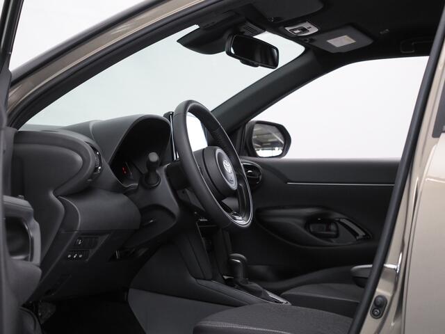 Toyota YARIS Cross 1.5 Hybrid 130 Executive/ Teamplayer | Dodehoekdetectie | Parkeersensoren Voor en Achter | Stuurwiel- En Stoelverwarming | Botsherkenning | Grootlichtassistent