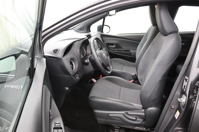 Toyota YARIS 1.5 Hybrid Executive | Alcantara Bekleding | Licht en Regensensor | Navigatie | Led Verlichting |