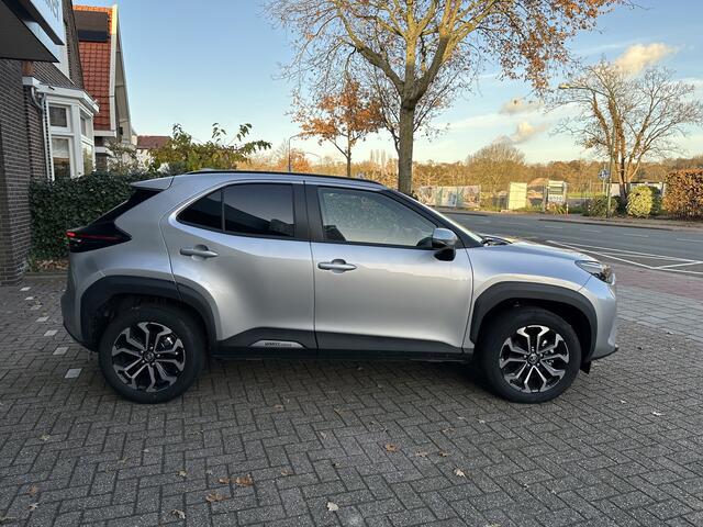 Toyota YARIS Cross 1.5 Hybrid 130pk Dynamic Comfort dodehoekdetectie / stoelverwarming / stuurwielverwarming / parkeersensoren voor + achter / Navigatie / Apple Carplay / Android Auto / parkeercamera / 10 jaar garantie / rijklaarprijs