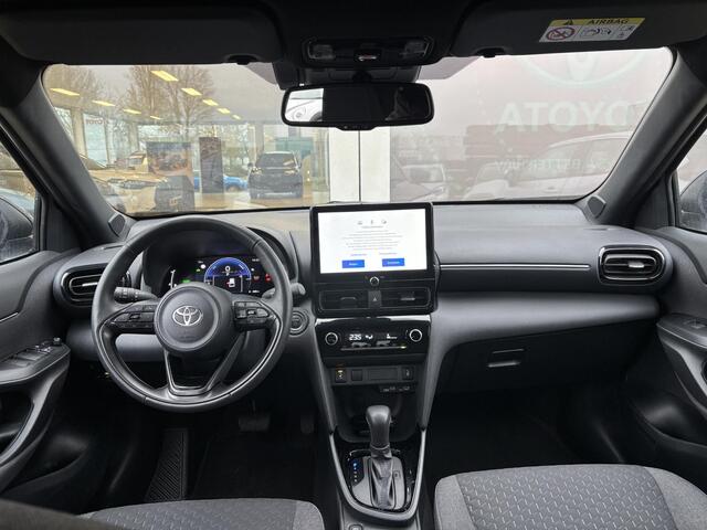 Toyota YARIS Cross 1.5 Hybrid 115 First Edition Comfortpack | Stoel en stuurverwarming | Aplle Carplay/Android Auto | NL auto | Parkeersensoren voor en achter | Toyota garantie tot 2035!