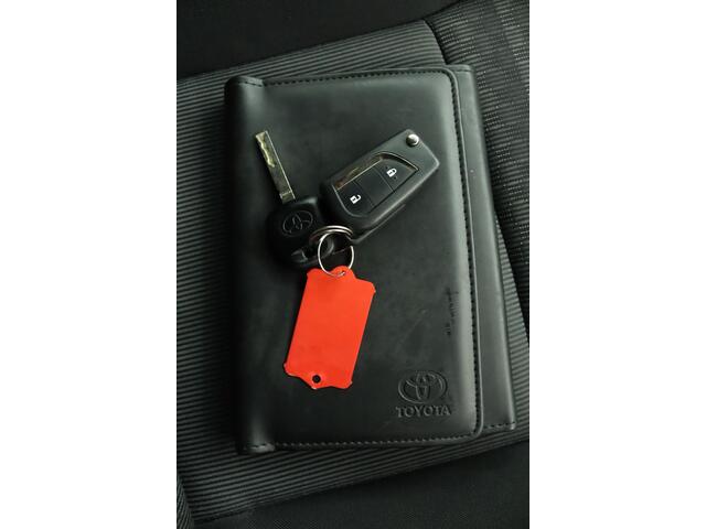 Toyota YARIS 1.3 VVT-i Trend | Airco | Navigatie | Achteruitrijcamera | Bluetooth |