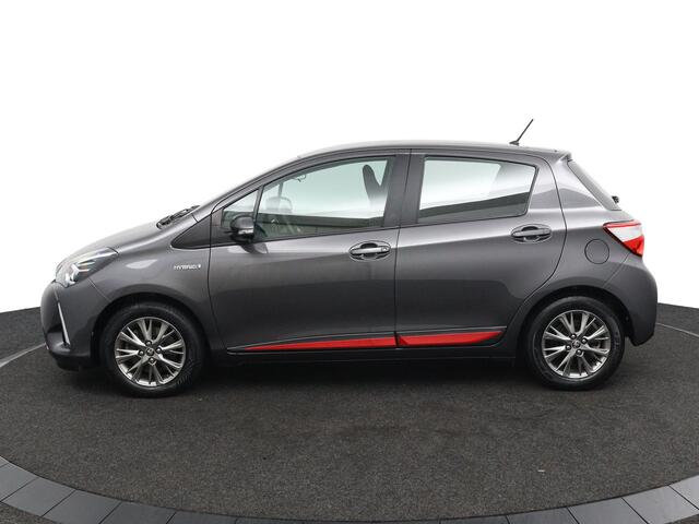 Toyota YARIS 1.5 Hybrid Design Red | Afneembare Trekhaak | Navigatie | Cruise Control | Origineel NL | Eerste Eigenaar |