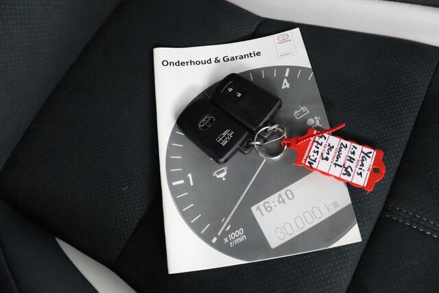 Toyota YARIS 1.5 Hybrid GR-Sport | Parkeer camera | Climate control | Lichtmetalen velgen |