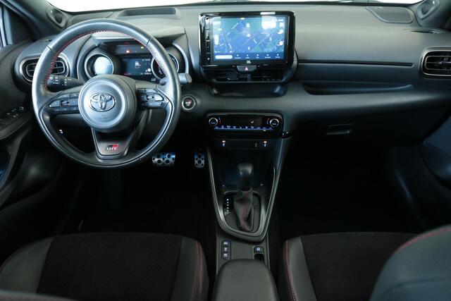 Toyota YARIS 1.5 Hybrid GR Sport, Parkeersensoren, Stuur & Stoelverwarming!
