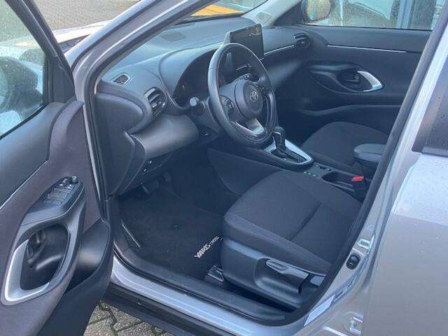 Toyota YARIS 1.5 Hybrid Active - camera - sensoren voor/achter - Navi