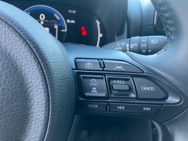 Toyota YARIS 1.5 Hybrid Active - camera - sensoren voor/achter - Navi