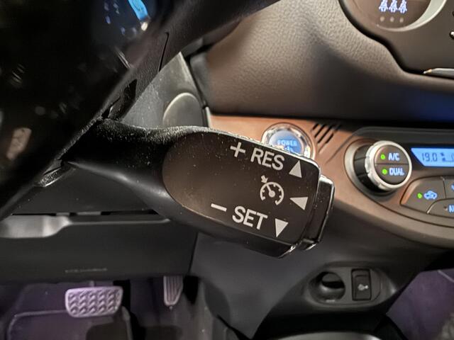 Toyota YARIS 1.5 Hybrid Energy Plus met trekhaak!