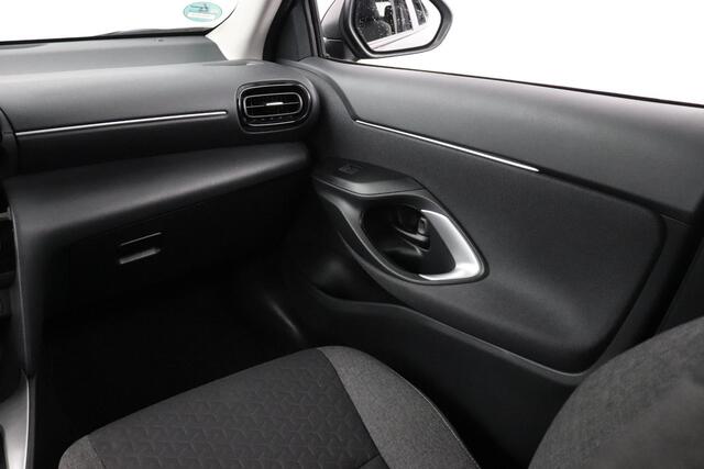 Toyota YARIS Cross 1.5 Hybrid Active | Camera | All-season banden | Carplay/Android Auto |