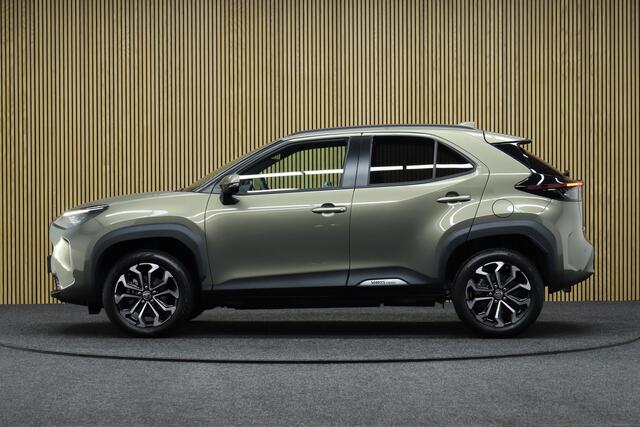 Toyota YARIS Cross 1.5 Hybrid 115 First Edition | Nieuw uit voorraad Leverbaar! | Parkeerhulp | Adaptive-cruise | Navigatie | Stoelverwarming | Apple Carplay & Android Auto | Camera | Keyless