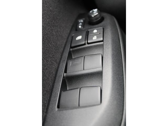 Toyota YARIS Cross 1.5 Hybrid Automaat All season banden l Adaptief cruise control l Navi l Apple/Android carplay l Armsteun l Elektrisch inklapbare buitenspiegels l Climate control l Achteruitrijcamera l VDL auto