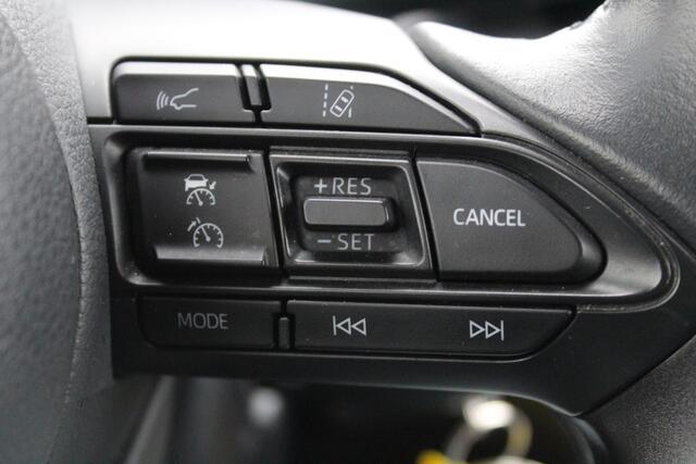 Toyota YARIS Cross 1.5 Hybrid Automaat All season banden l Adaptief cruise control l Navi l Apple/Android carplay l Armsteun l Elektrisch inklapbare buitenspiegels l Climate control l Achteruitrijcamera l VDL auto