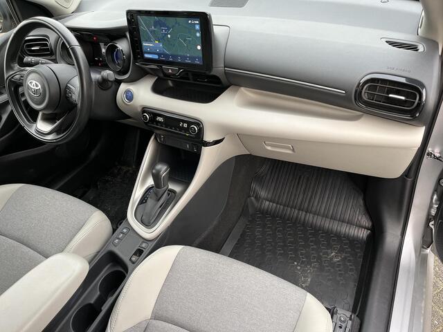 Toyota YARIS 1.5 Hybrid Executive | Navigatie | Stoelverwarming | LED koplampen | 17 inch LM-velgen |
