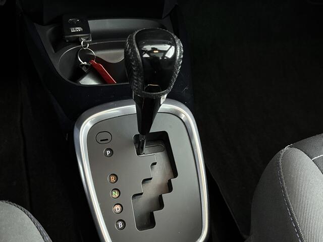 Toyota YARIS 1.5 Hybrid Bi-Tone Plus | Panoramadak | NL-Auto | Parkeercamera | Cruise Control |