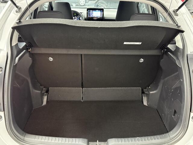 Toyota YARIS 1.5 Hybrid Dynamic 1e eigenaar, NL auto, slechts 30465 KM, Dealeronderhouden, Navi, Keyless, Lichtmetalen velgen etc.