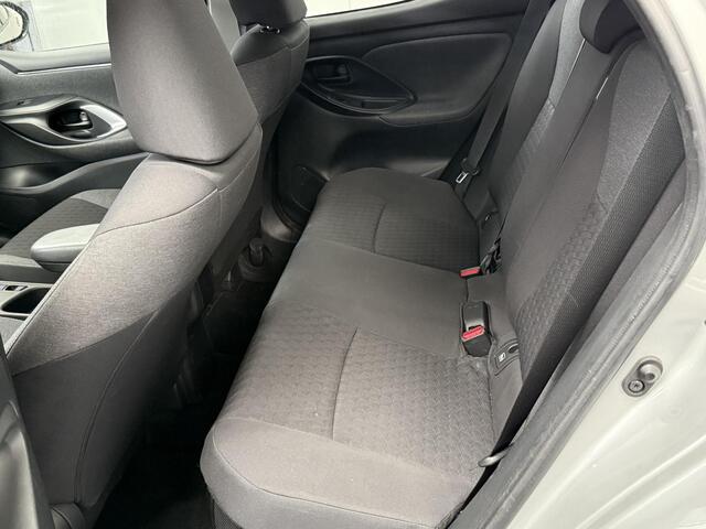 Toyota YARIS 1.5 Hybrid Dynamic 1e eigenaar, NL auto, slechts 30465 KM, Dealeronderhouden, Navi, Keyless, Lichtmetalen velgen etc.