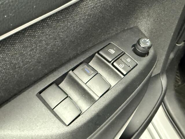 Toyota YARIS 1.5 Hybrid Dynamic 1e eigenaar, NL auto, slechts 30465 KM, Dealeronderhouden, Navi, Keyless, Lichtmetalen velgen etc.